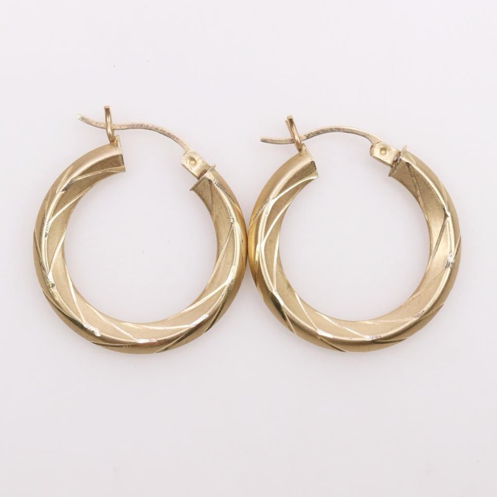 14K Solid Yellow Gold Hollow Hoop Earrings
